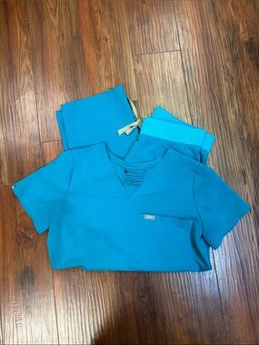 Figs Kids Teal Short Sleeve Scrub Top and Pants